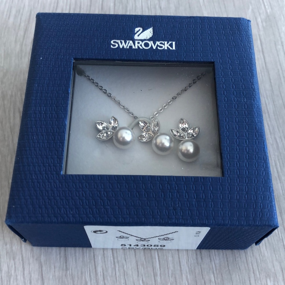 Swarovski Ladies Necklace and Earring Set.